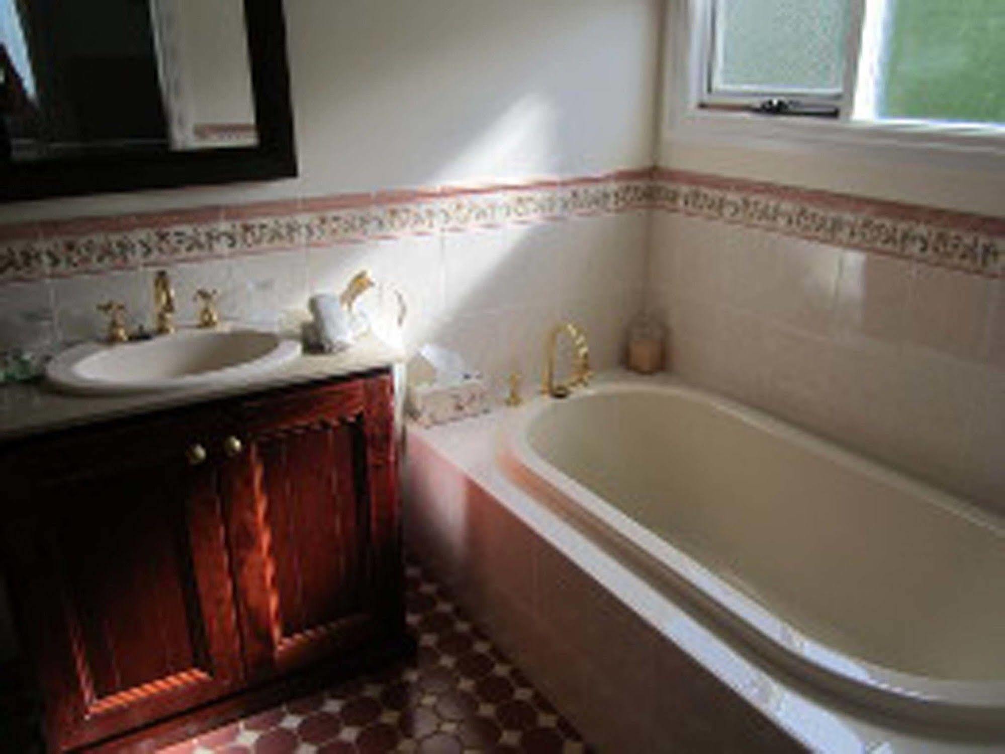 Walton House Bed & Breakfast Huonville Bagian luar foto